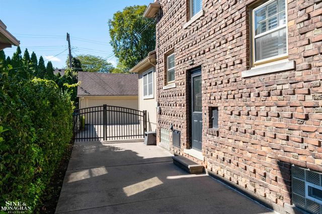 223 Mckinley Avenue, Grosse Pointe Farms, MI 48236