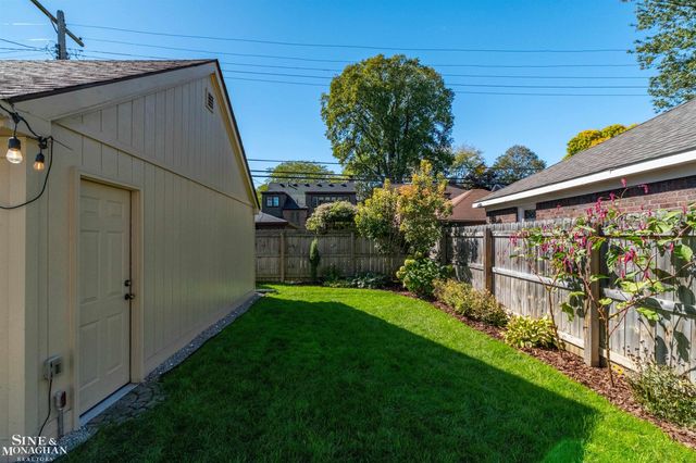 223 Mckinley Avenue, Grosse Pointe Farms, MI 48236