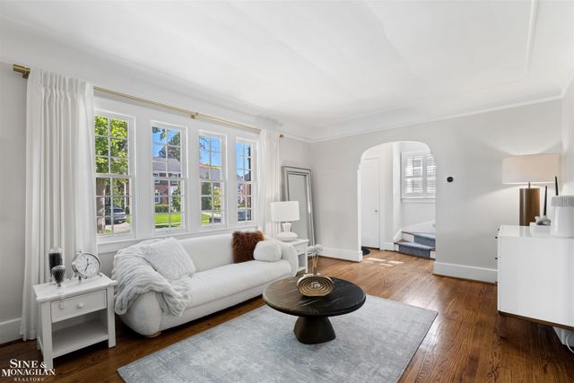 223 Mckinley Avenue, Grosse Pointe Farms, MI 48236