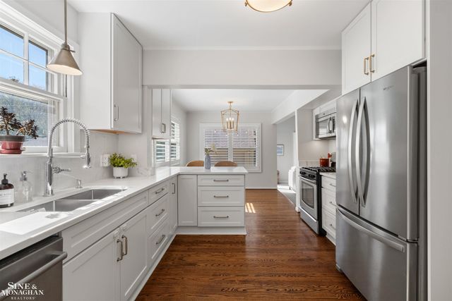 223 Mckinley Avenue, Grosse Pointe Farms, MI 48236