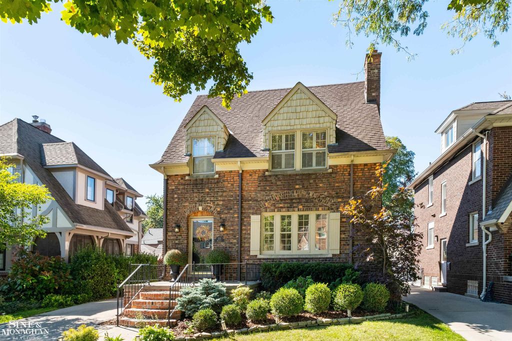 223 Mckinley Avenue, Grosse Pointe Farms, MI 48236
