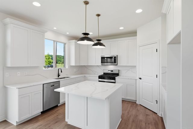 55611 Bay Oaks Court, Shelby Twp, MI 48315
