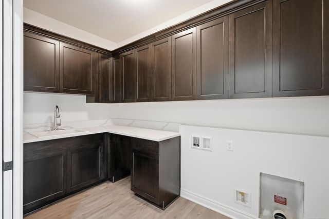 55611 Bay Oaks Court, Shelby Twp, MI 48315