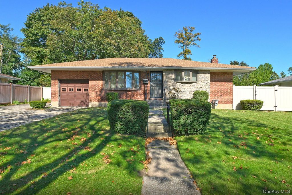 12 Marie Crescent, Commack, NY 11725 — exterior