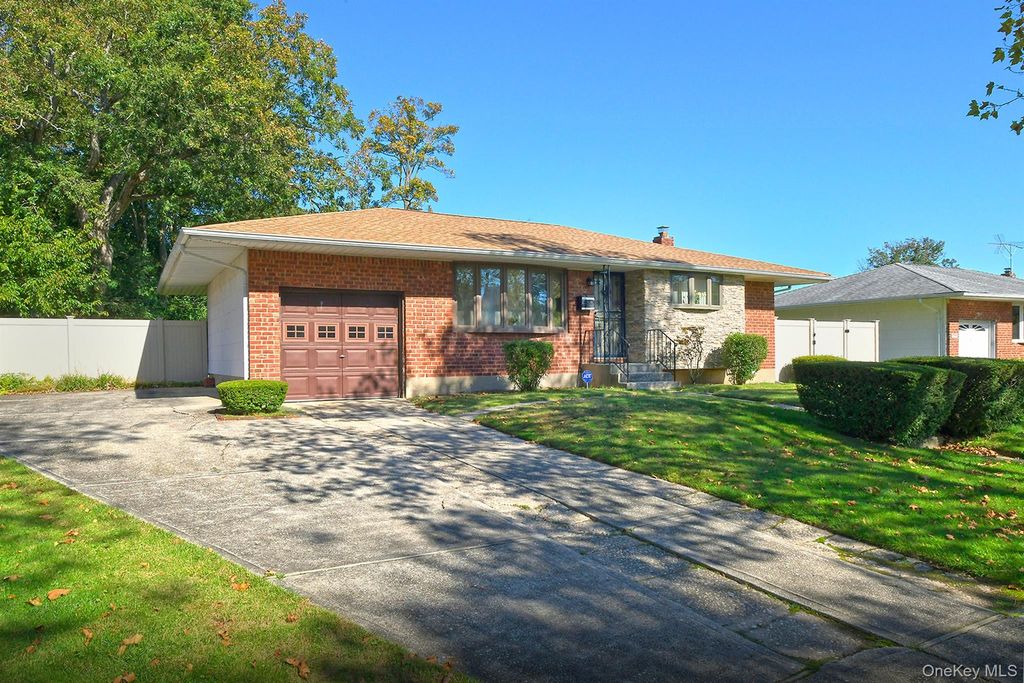 12 Marie Crescent, Commack, NY 11725 — photo 2