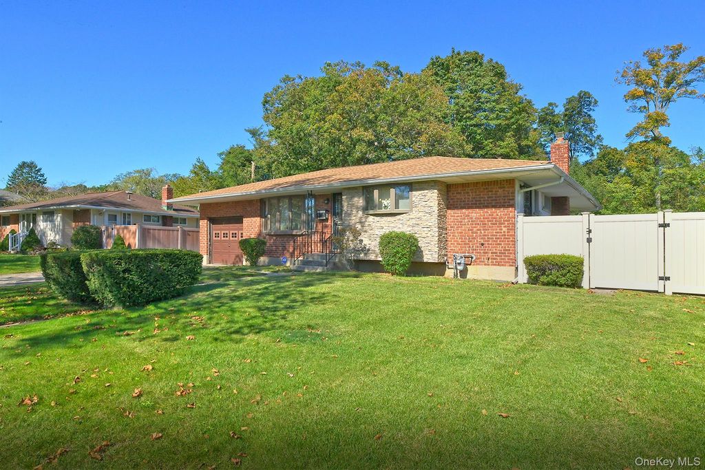 12 Marie Crescent, Commack, NY 11725 — photo 3