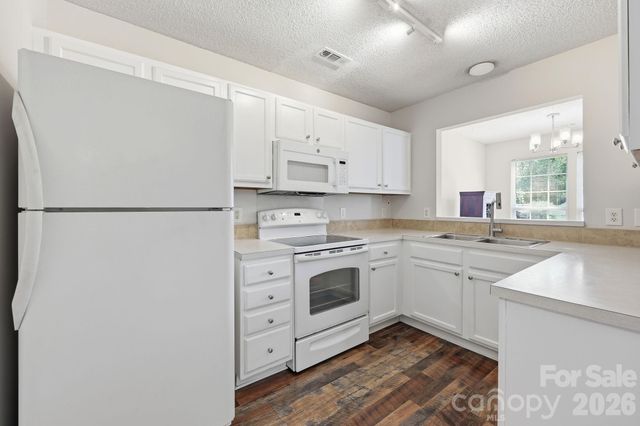 6912 Alanbrook Road, Charlotte, NC 28215