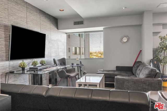 1155 N La Cienega Boulevard 702, West Hollywood, CA 90069