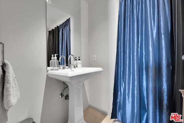 1155 N La Cienega Boulevard 702, West Hollywood, CA 90069