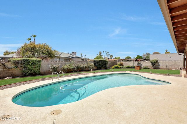 4333 W ECHO Lane, Glendale, AZ 85302