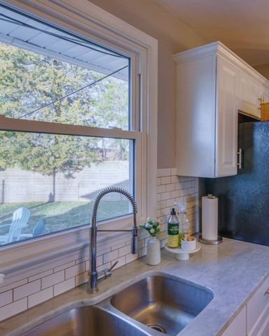 500 Whispering Hills Dr, Nashville, TN 37211