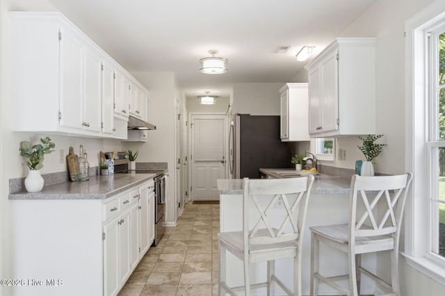 519 Green Meadows Drive N, Wilmington, NC 28405