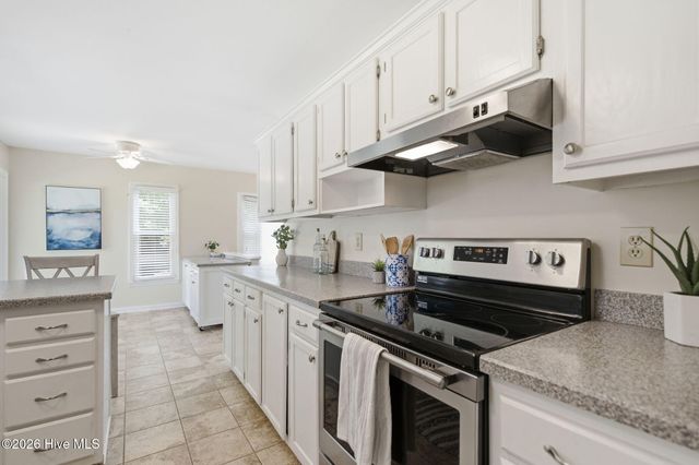 519 Green Meadows Drive N, Wilmington, NC 28405
