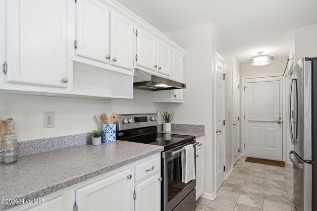 519 Green Meadows Drive N, Wilmington, NC 28405