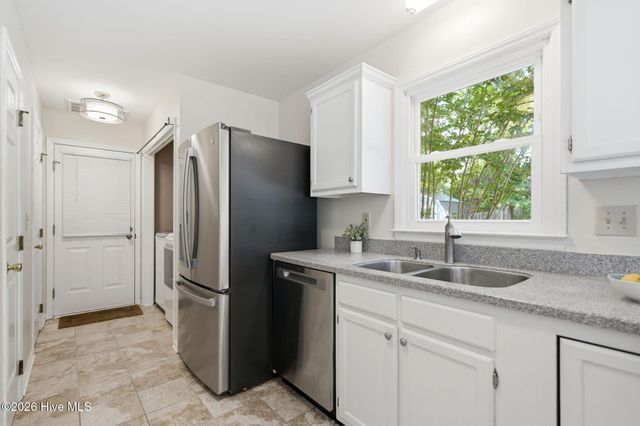519 Green Meadows Drive N, Wilmington, NC 28405