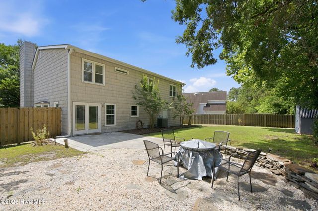 519 Green Meadows Drive N, Wilmington, NC 28405