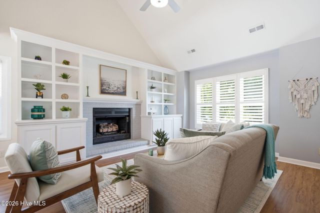 519 Green Meadows Drive N, Wilmington, NC 28405