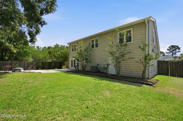 519 Green Meadows Drive N, Wilmington, NC 28405