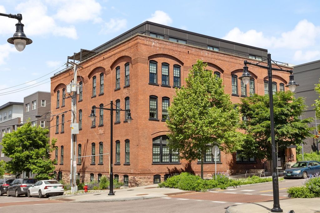 161 Saint Paul St Unit 1, Burlington, VT 05401