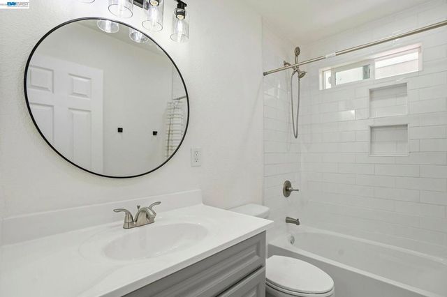 114 C St, Tracy, CA 95376