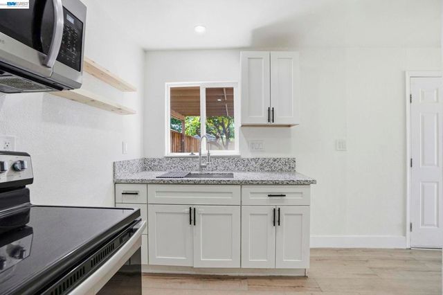 114 C St, Tracy, CA 95376