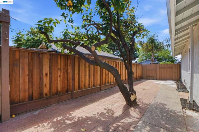 114 C St, Tracy, CA 95376