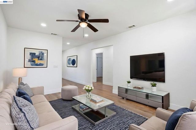 114 C St, Tracy, CA 95376