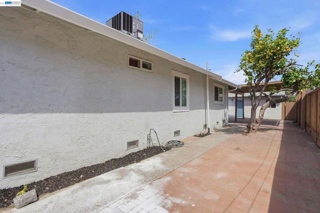 114 C St, Tracy, CA 95376