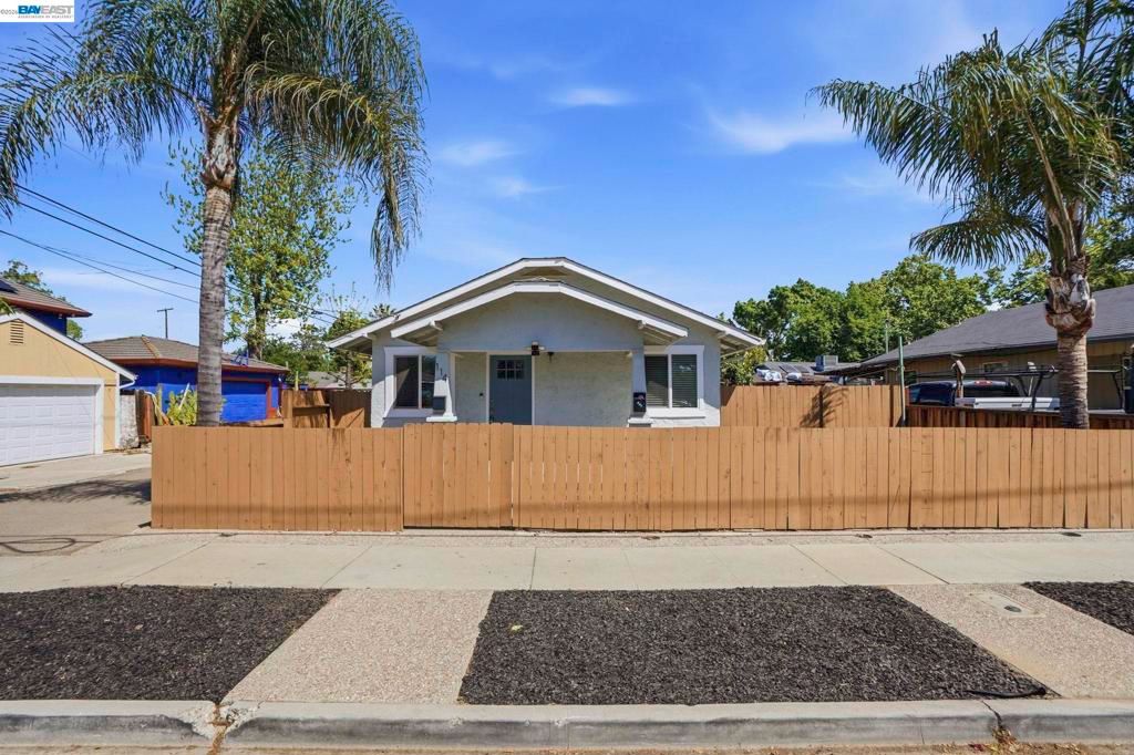 114 C St, Tracy, CA 95376