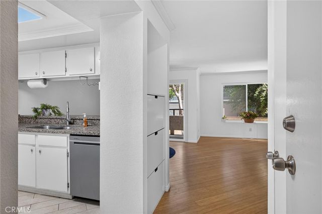 1237 E 6th Street 106, Long Beach, CA 90802
