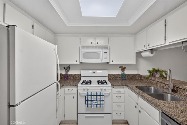 1237 E 6th Street 106, Long Beach, CA 90802