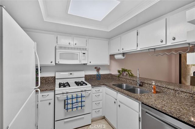 1237 E 6th Street 106, Long Beach, CA 90802