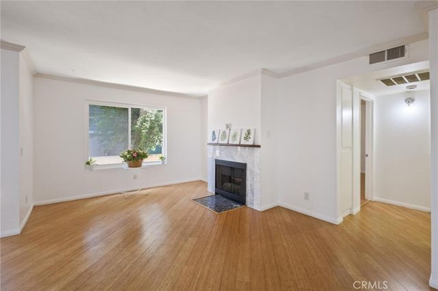 1237 E 6th Street 106, Long Beach, CA 90802