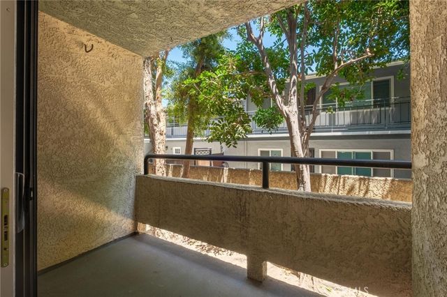 1237 E 6th Street 106, Long Beach, CA 90802