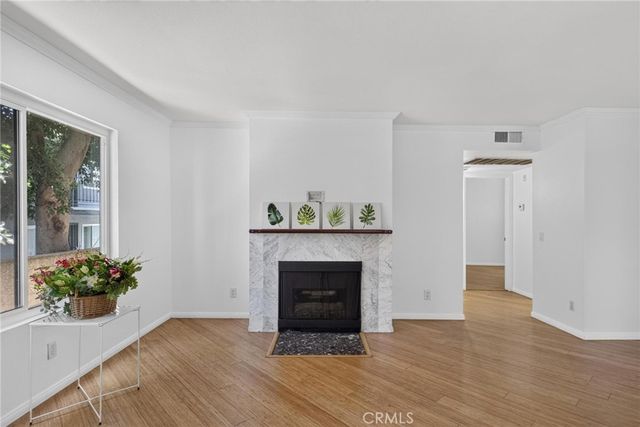 1237 E 6th Street 106, Long Beach, CA 90802