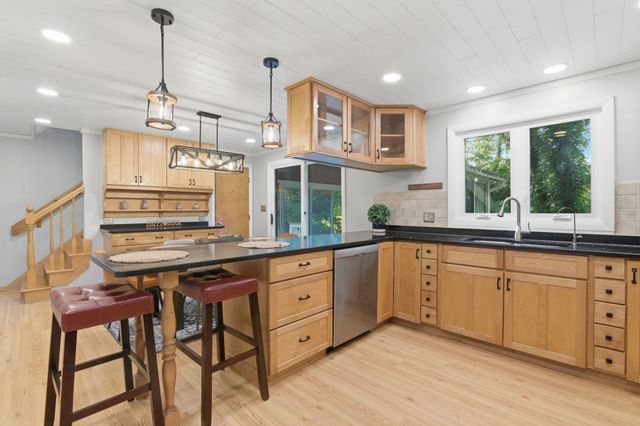 7 Oxyoke Dr, Methuen, MA 01844