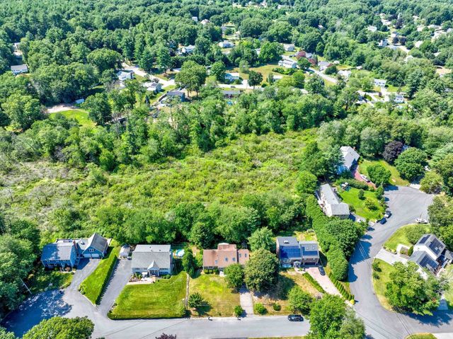 7 Oxyoke Dr, Methuen, MA 01844