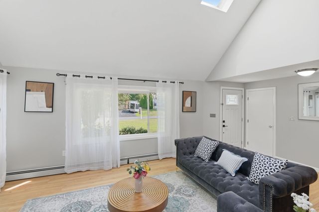 7 Oxyoke Dr, Methuen, MA 01844