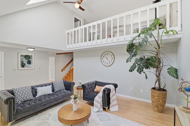 7 Oxyoke Dr, Methuen, MA 01844