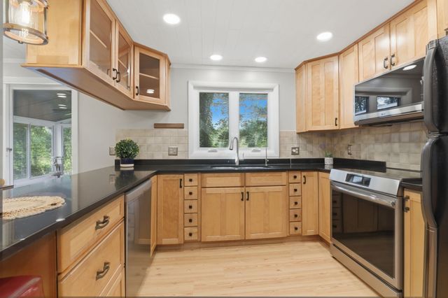7 Oxyoke Dr, Methuen, MA 01844
