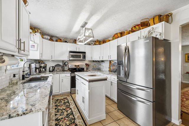 6012 Worthington Rd, Columbia, TN 38401