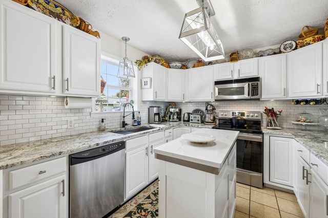 6012 Worthington Rd, Columbia, TN 38401