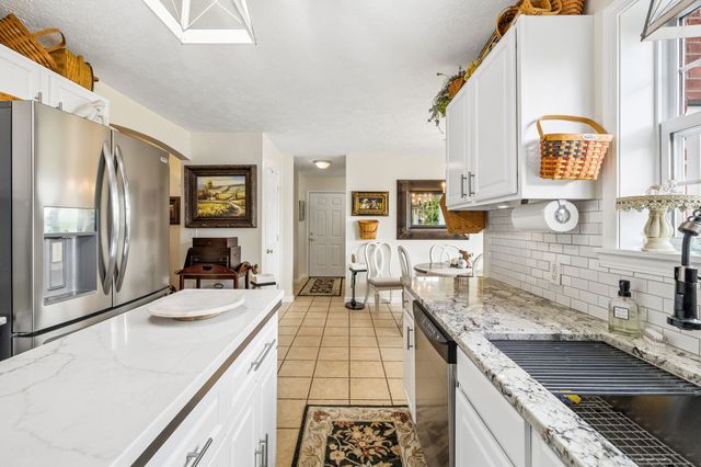 6012 Worthington Rd, Columbia, TN 38401