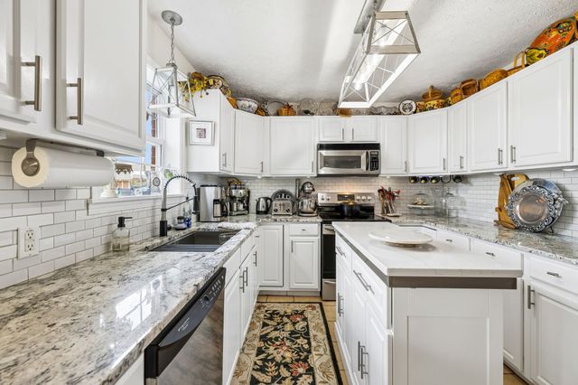 6012 Worthington Rd, Columbia, TN 38401