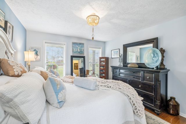 6012 Worthington Rd, Columbia, TN 38401