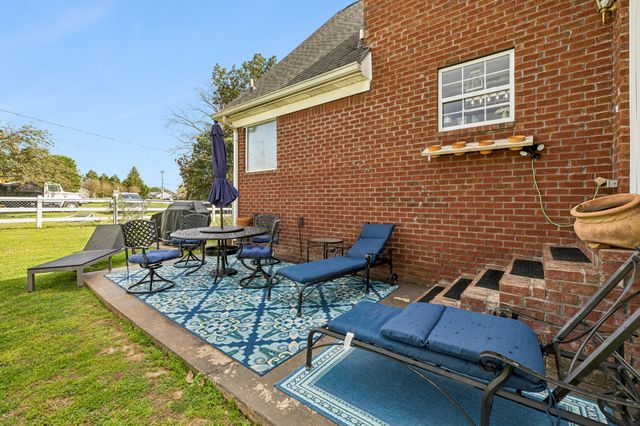 6012 Worthington Rd, Columbia, TN 38401