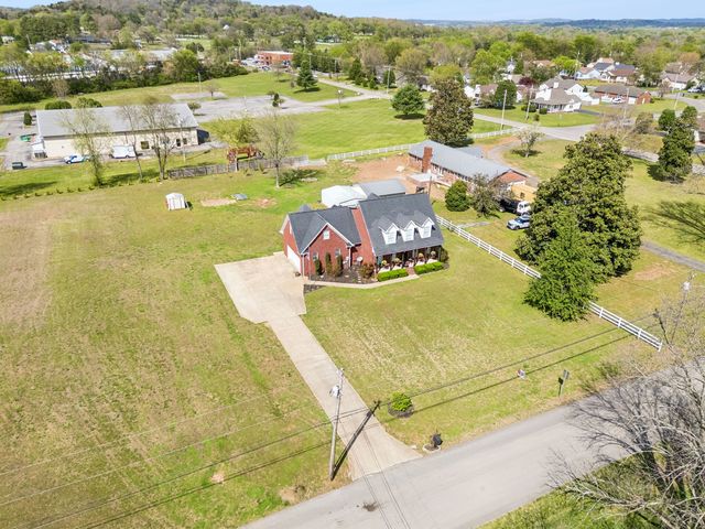 6012 Worthington Rd, Columbia, TN 38401