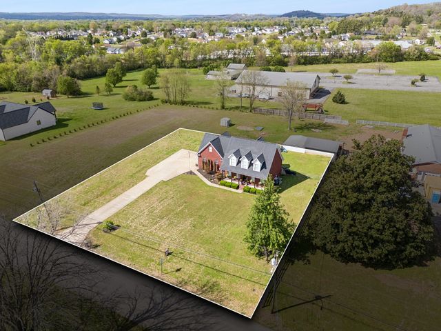 6012 Worthington Rd, Columbia, TN 38401