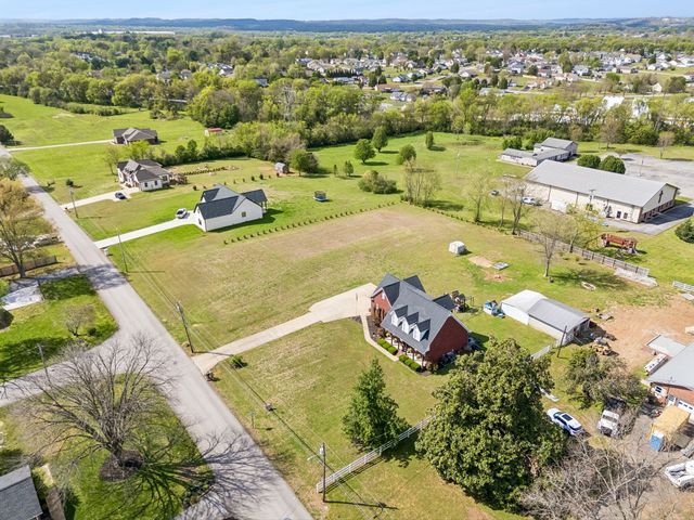 6012 Worthington Rd, Columbia, TN 38401