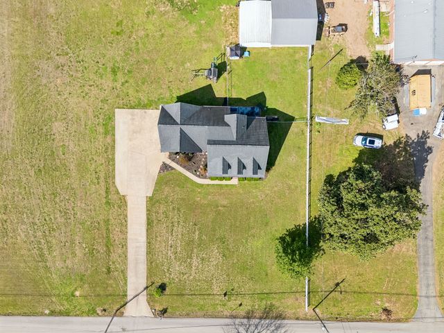 6012 Worthington Rd, Columbia, TN 38401